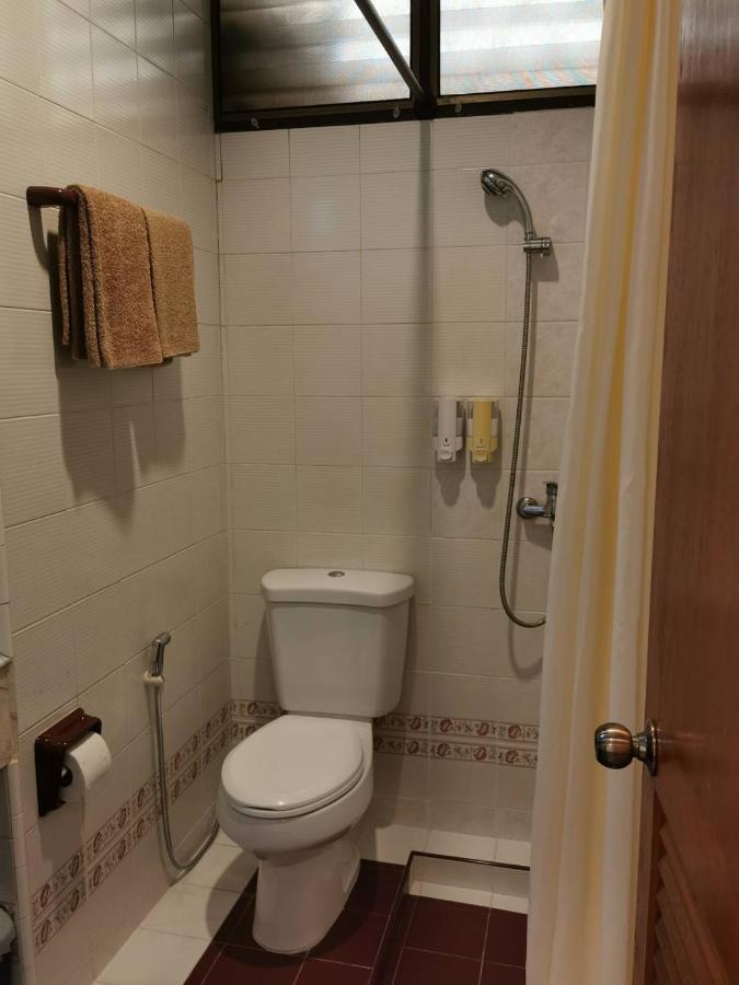 Hotel Baanbusarin HHQ