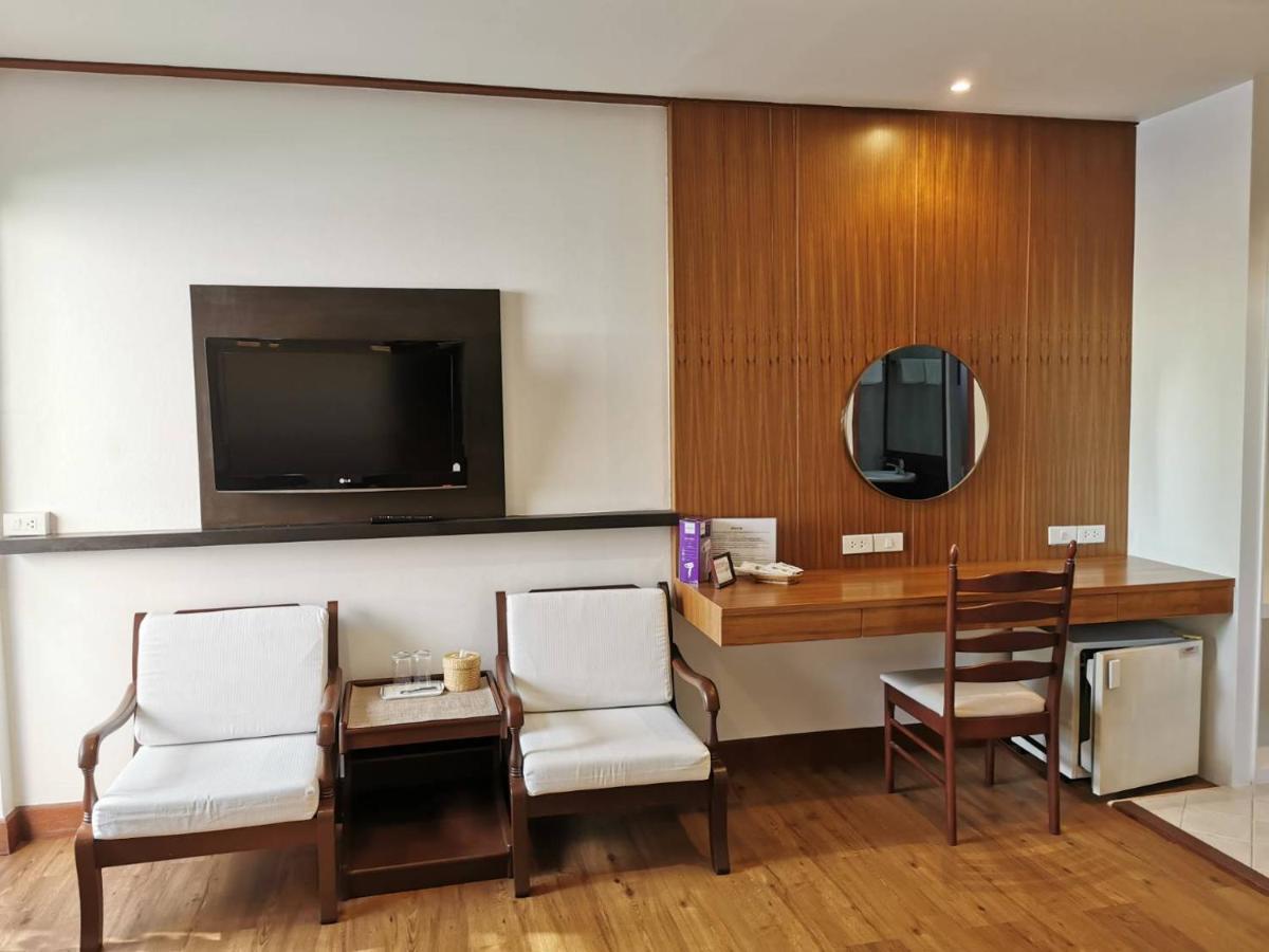 Hotel Baanbusarin HHQ