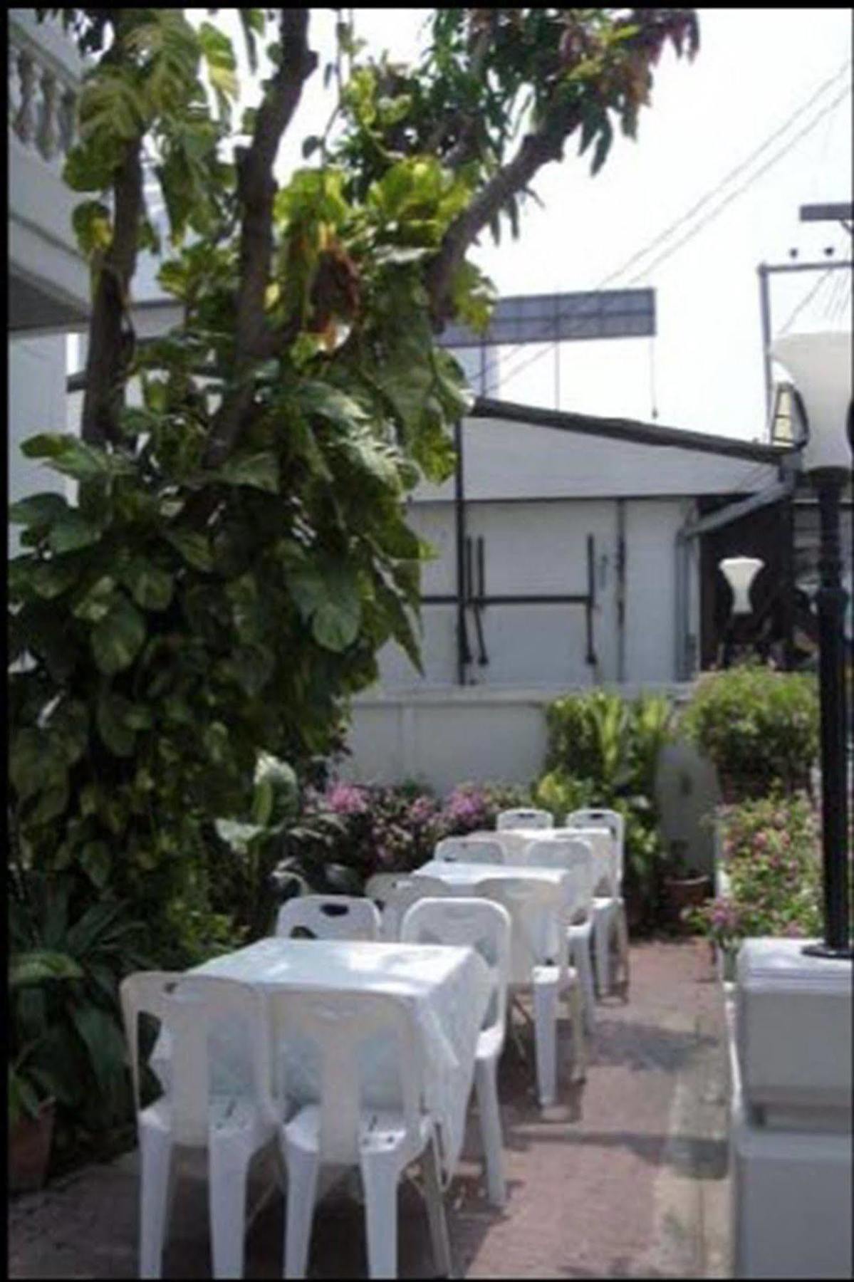 Hotel Baanbusarin HHQ